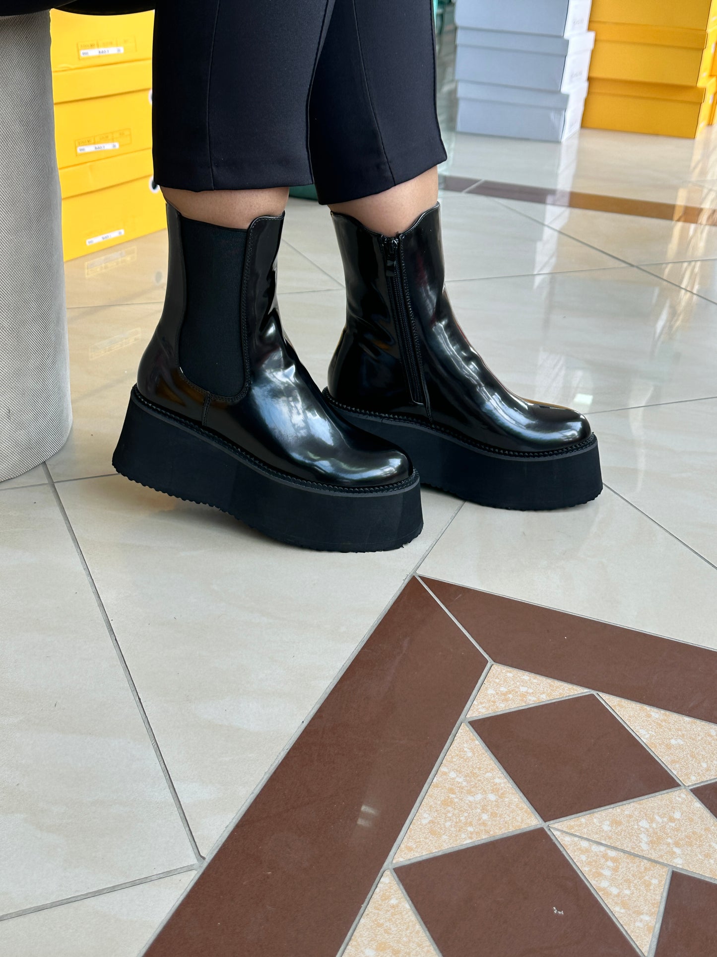 Qizme për femra SH032