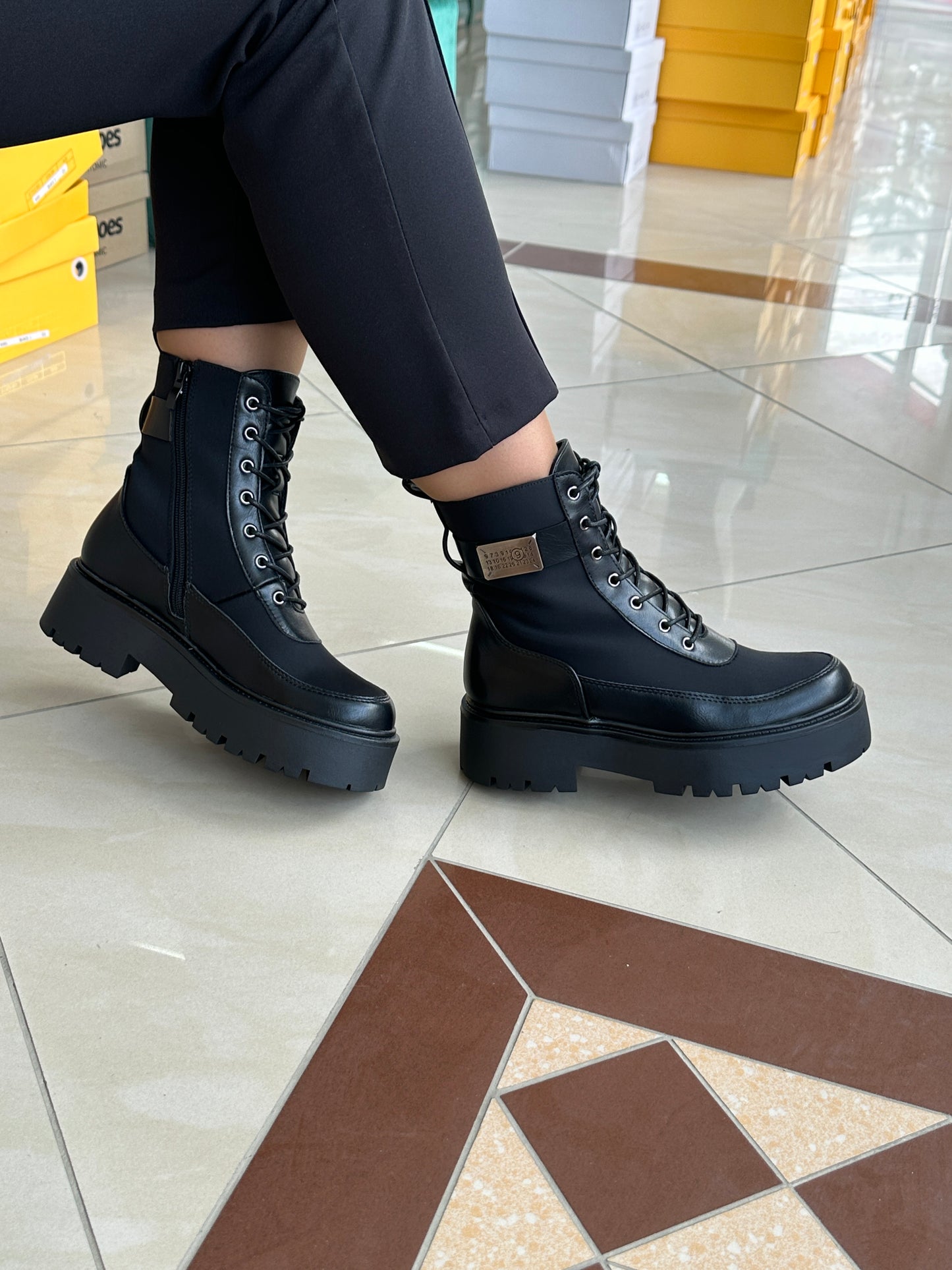 Qizme për femra SH001