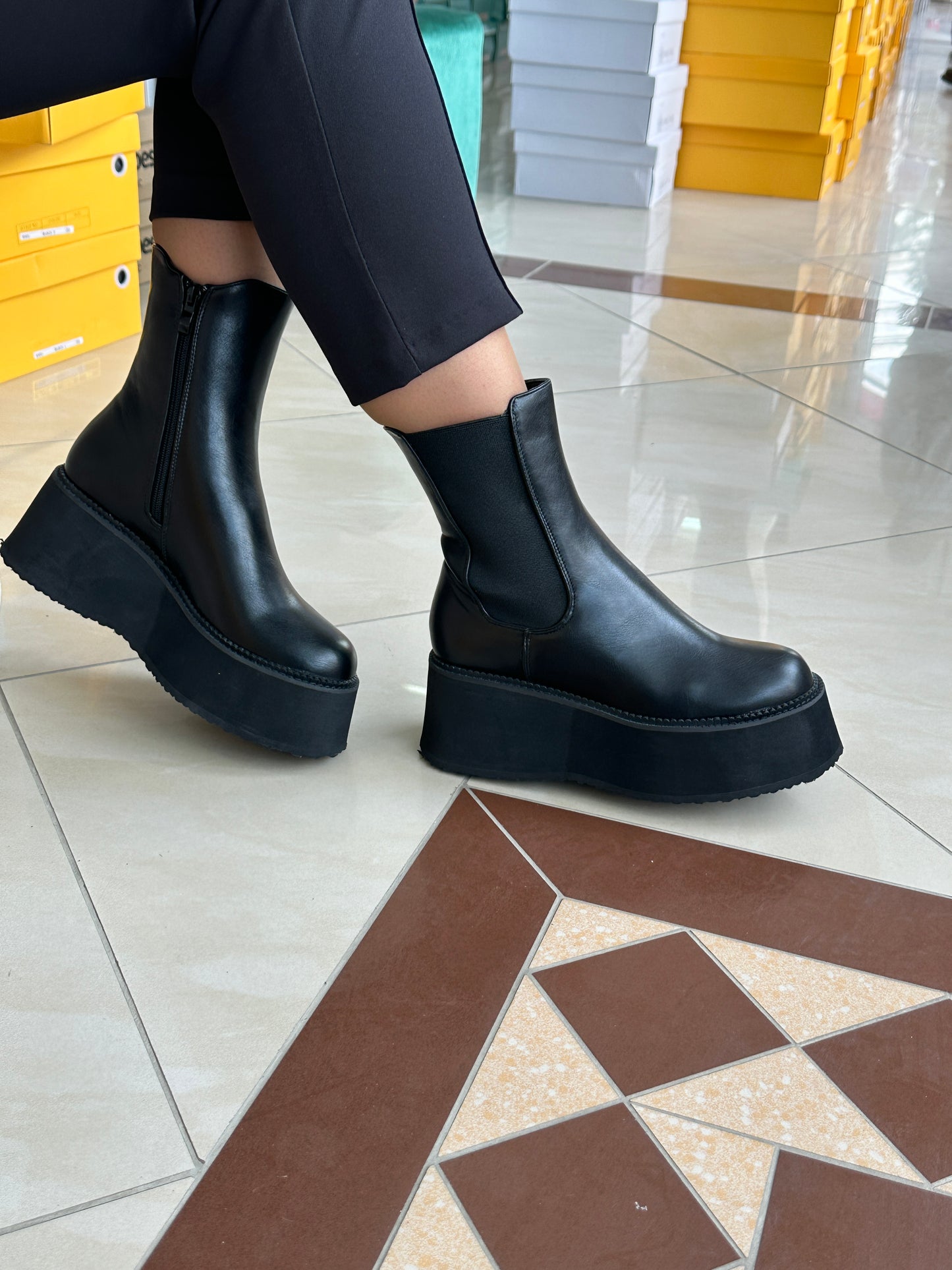 Qizme për femra SH032