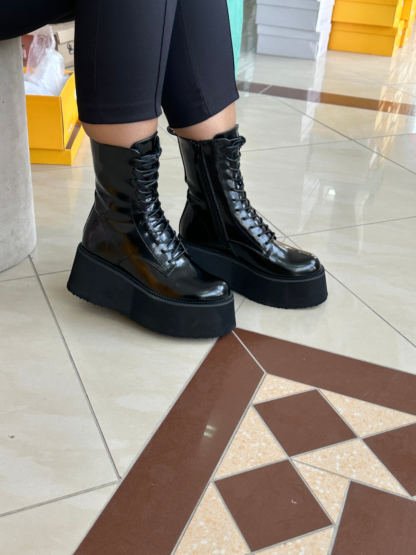 Qizme për femra SH031