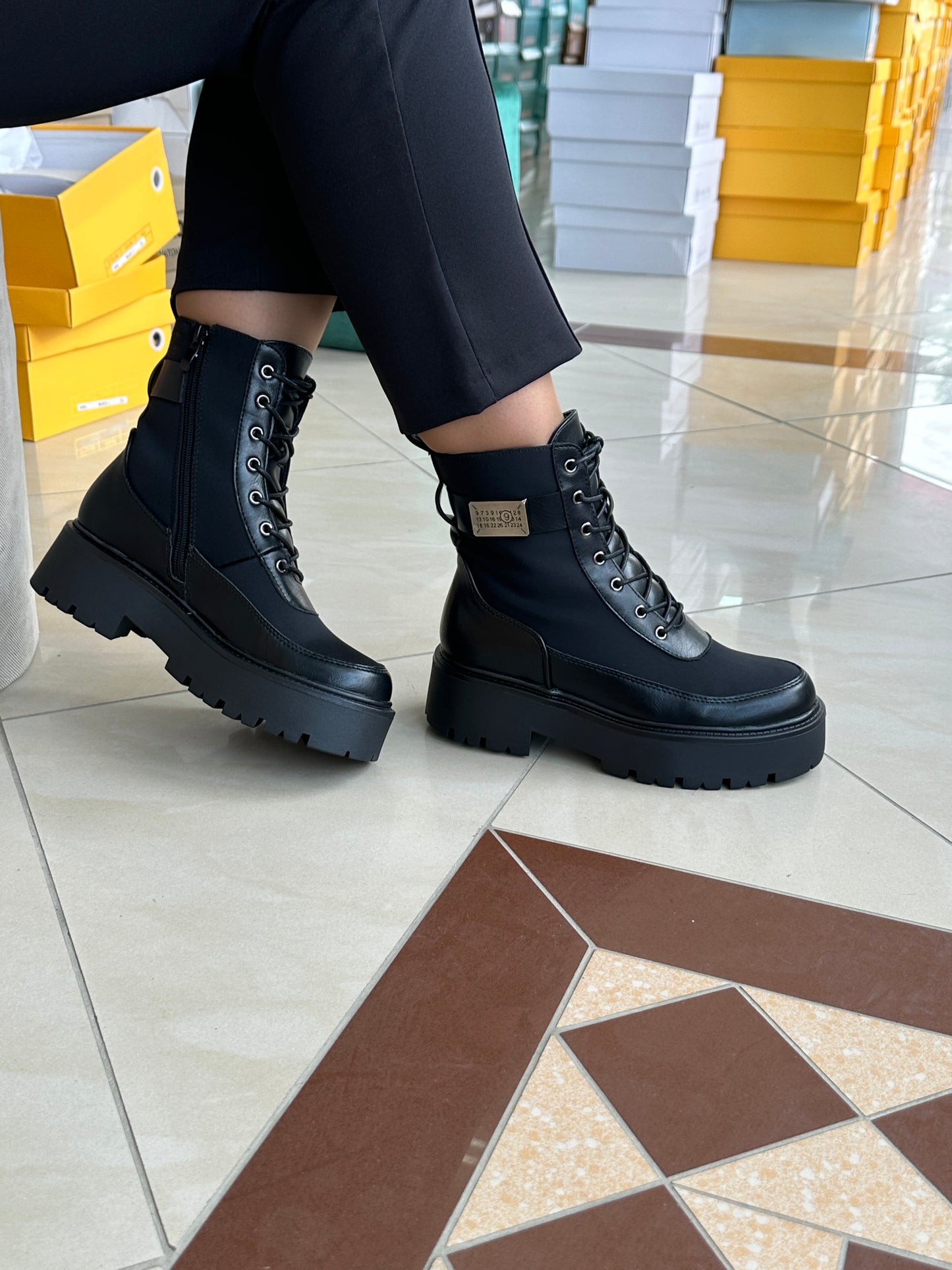 Qizme për femra SH001