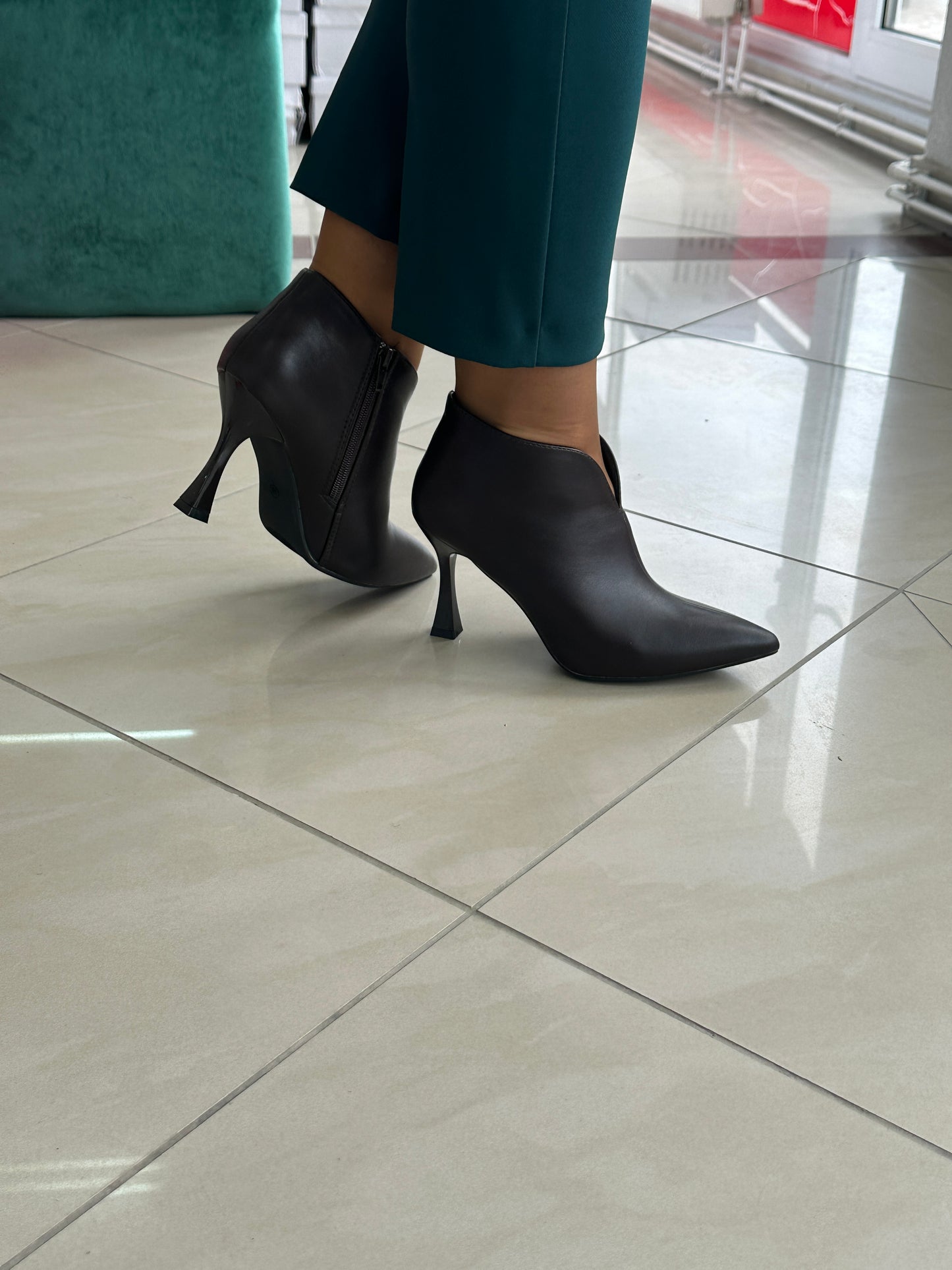 Gjysmë Qizme Elegante për femra - Cod L25-12