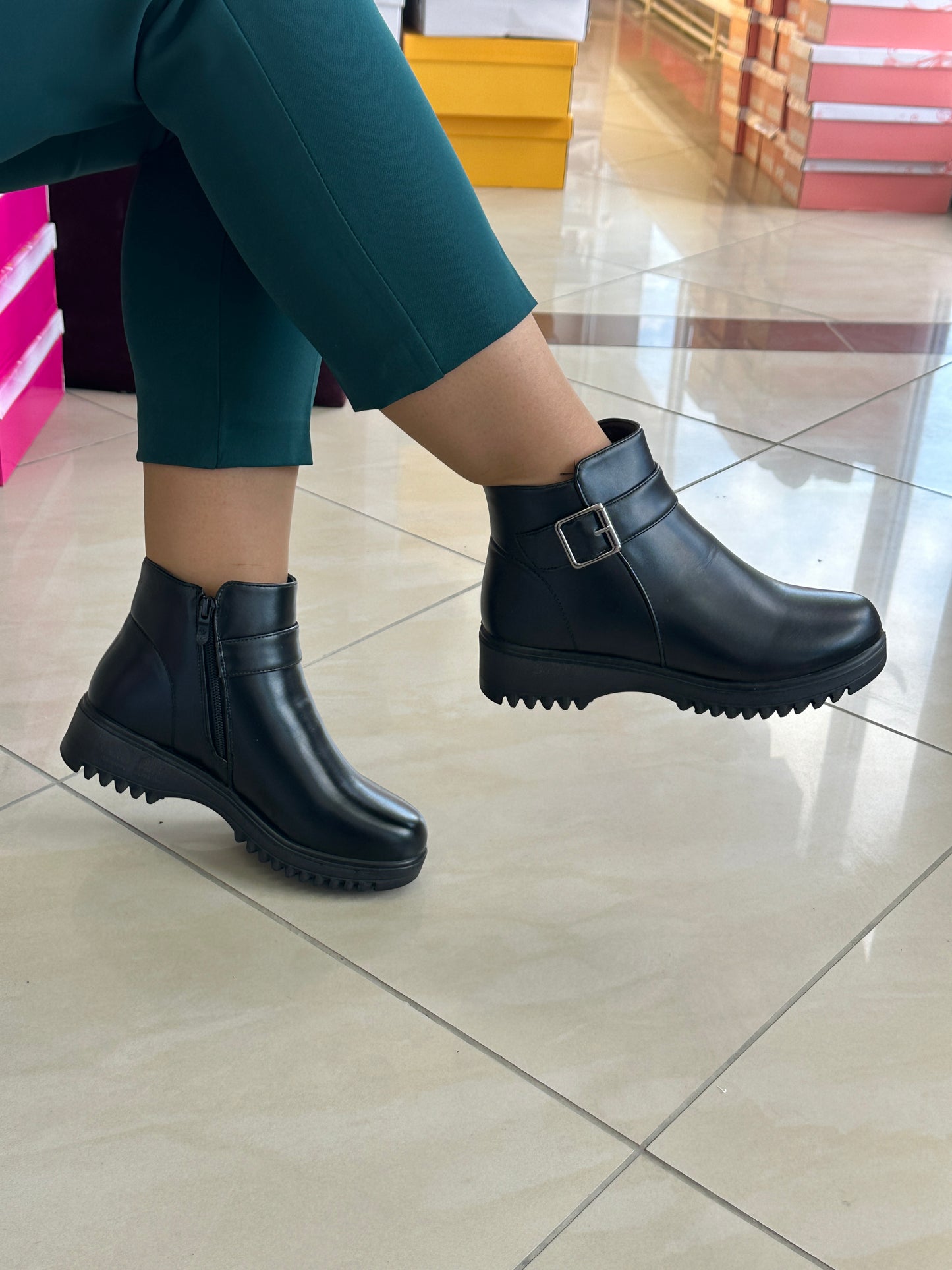 Qizme per femra Cod 8805