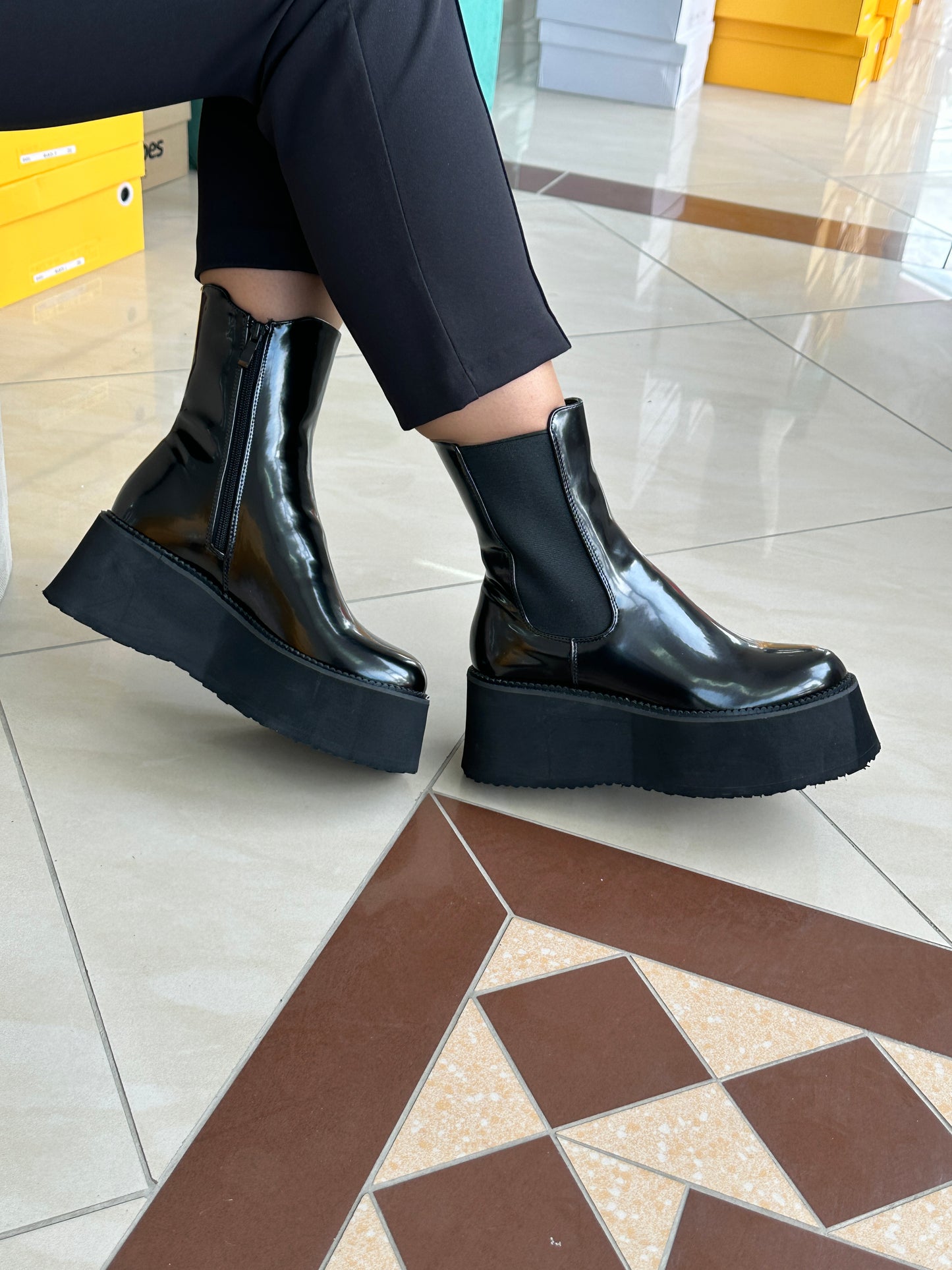 Qizme për femra SH032