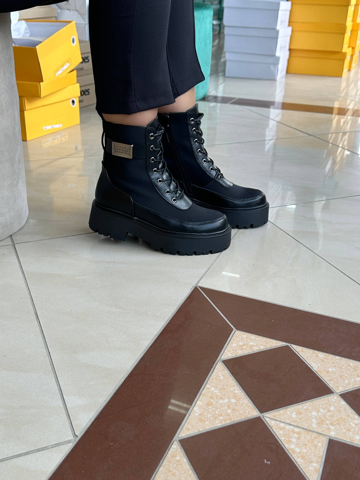 Qizme për femra SH001