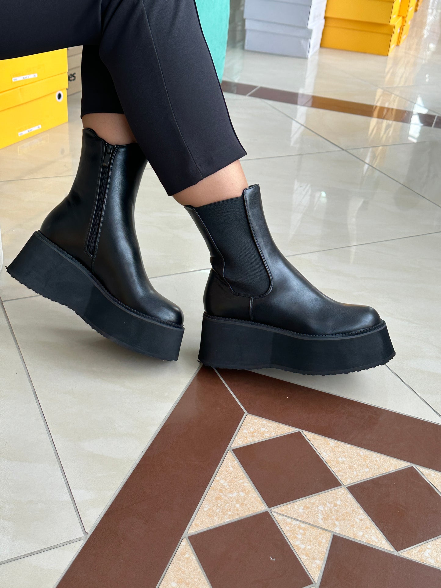 Qizme për femra SH032