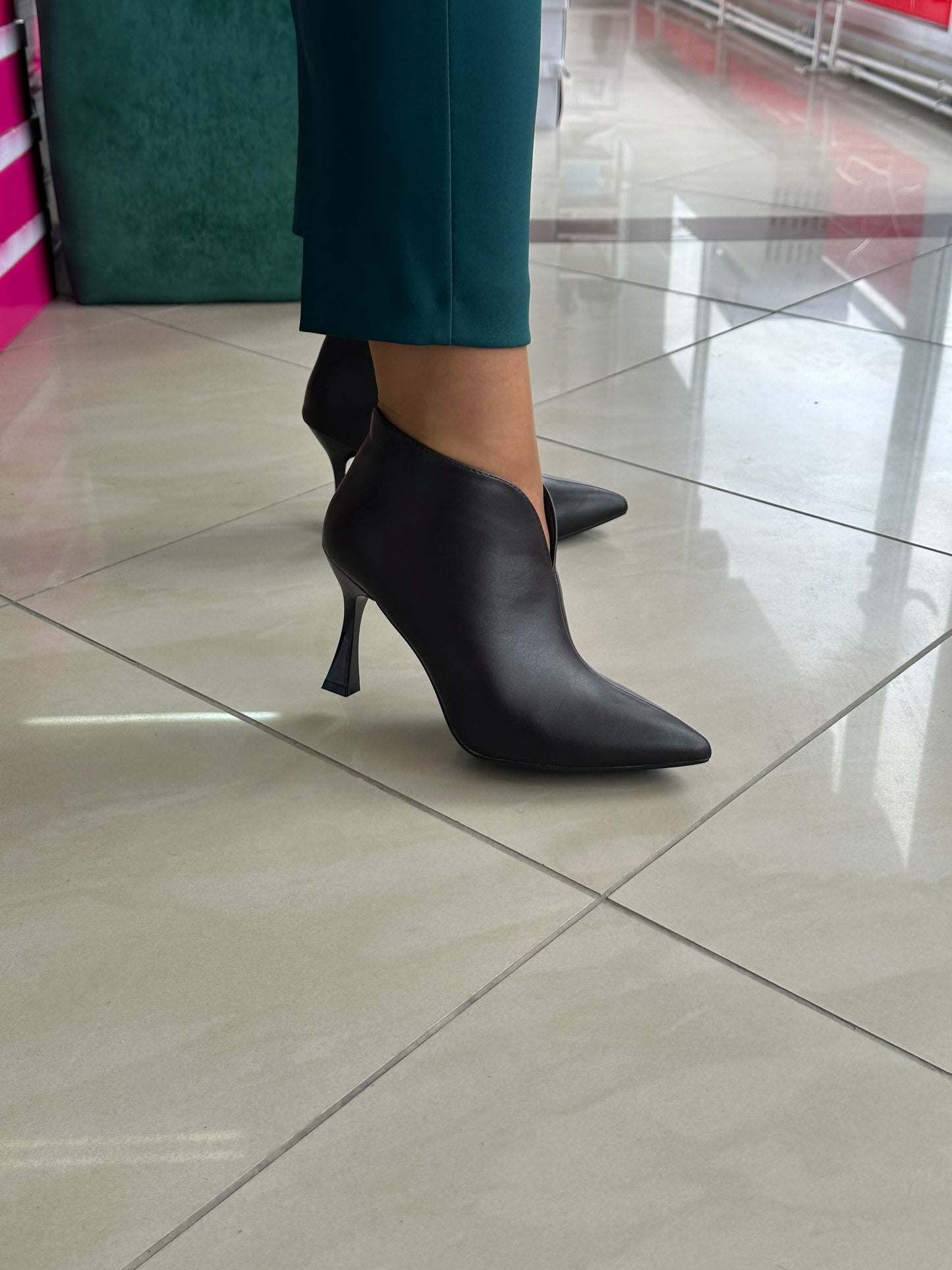 Gjysmë Qizme Elegante për femra - Cod L25-12