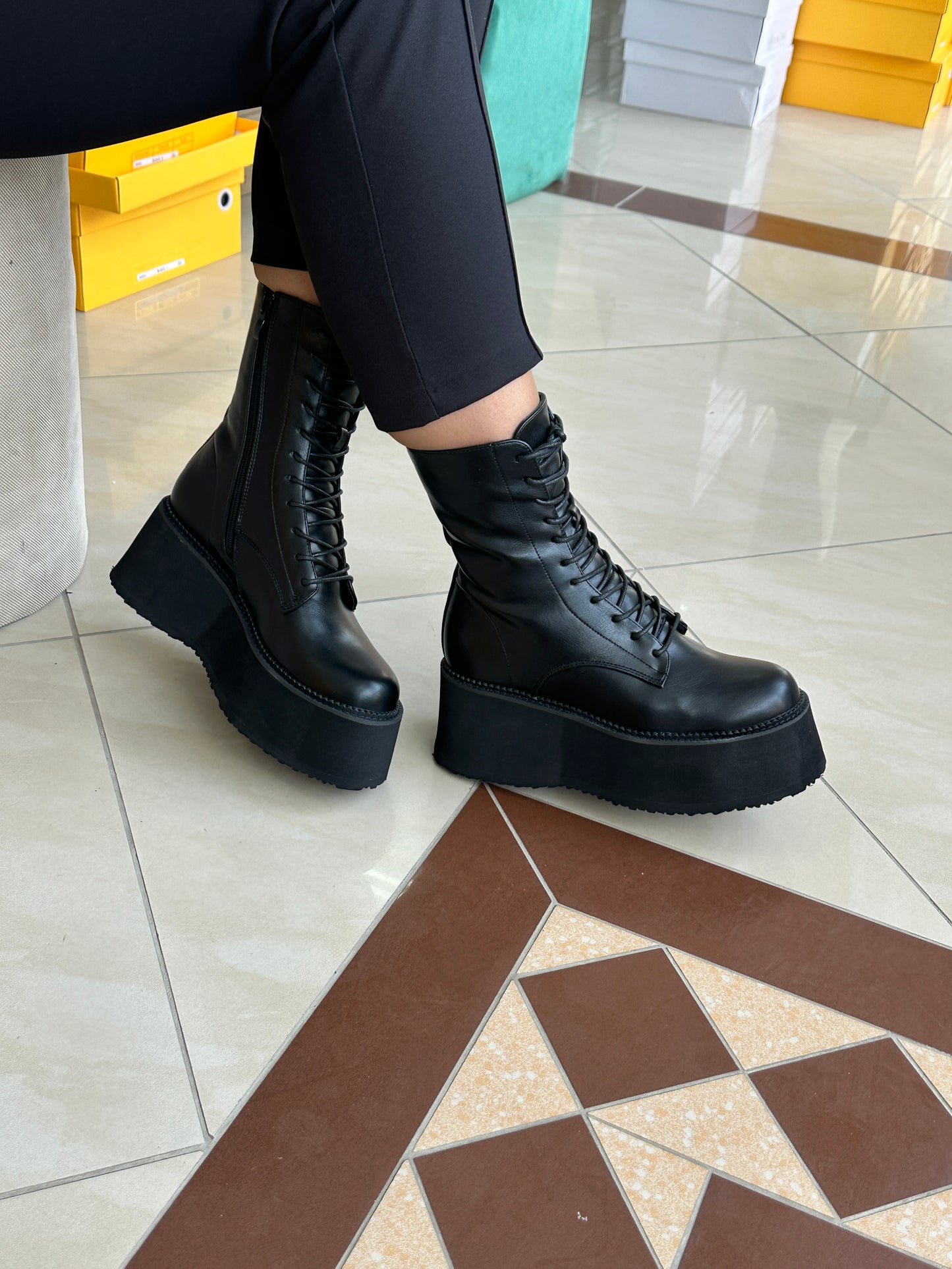 Qizme për femra SH031