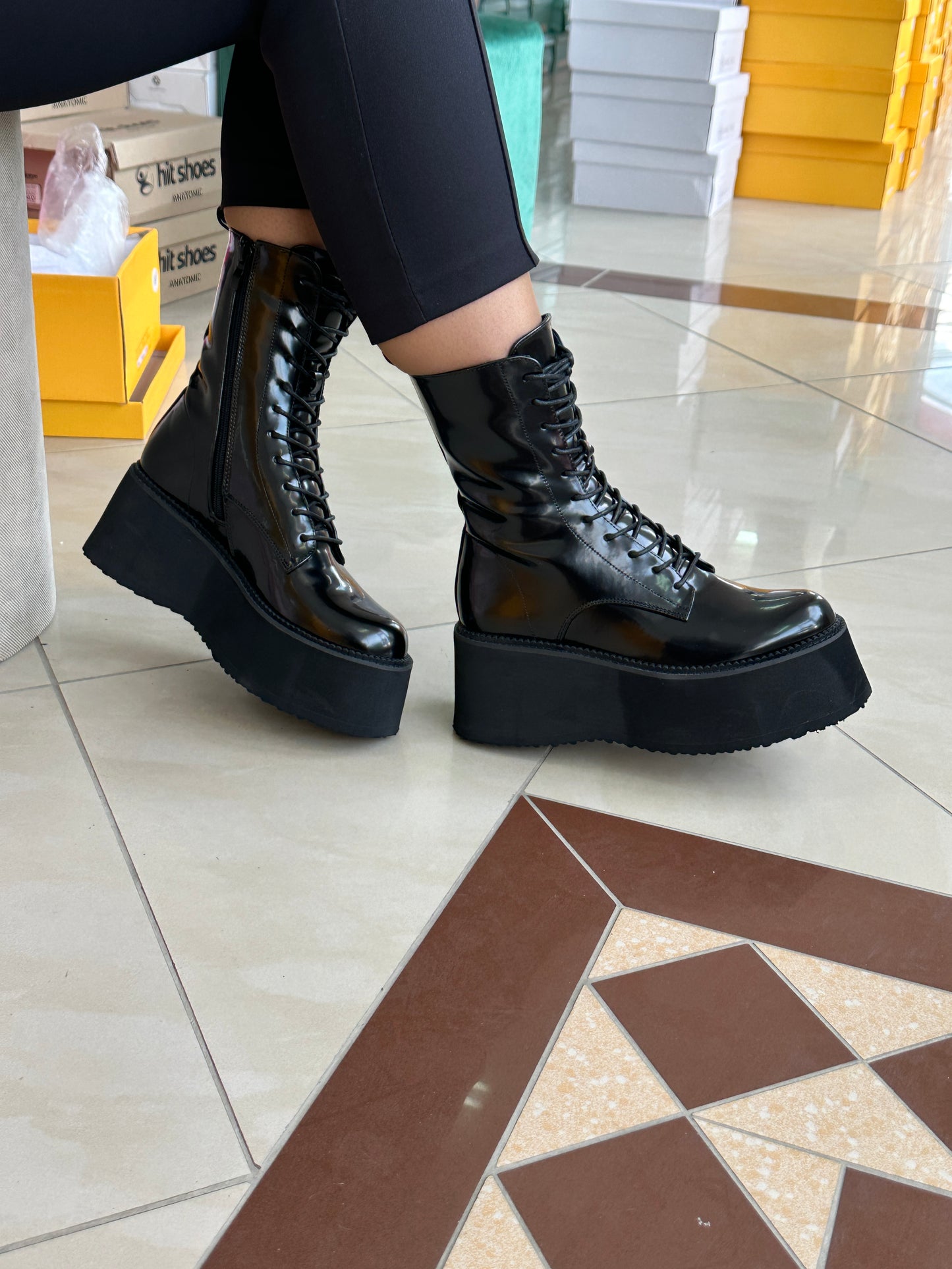 Qizme për femra SH031