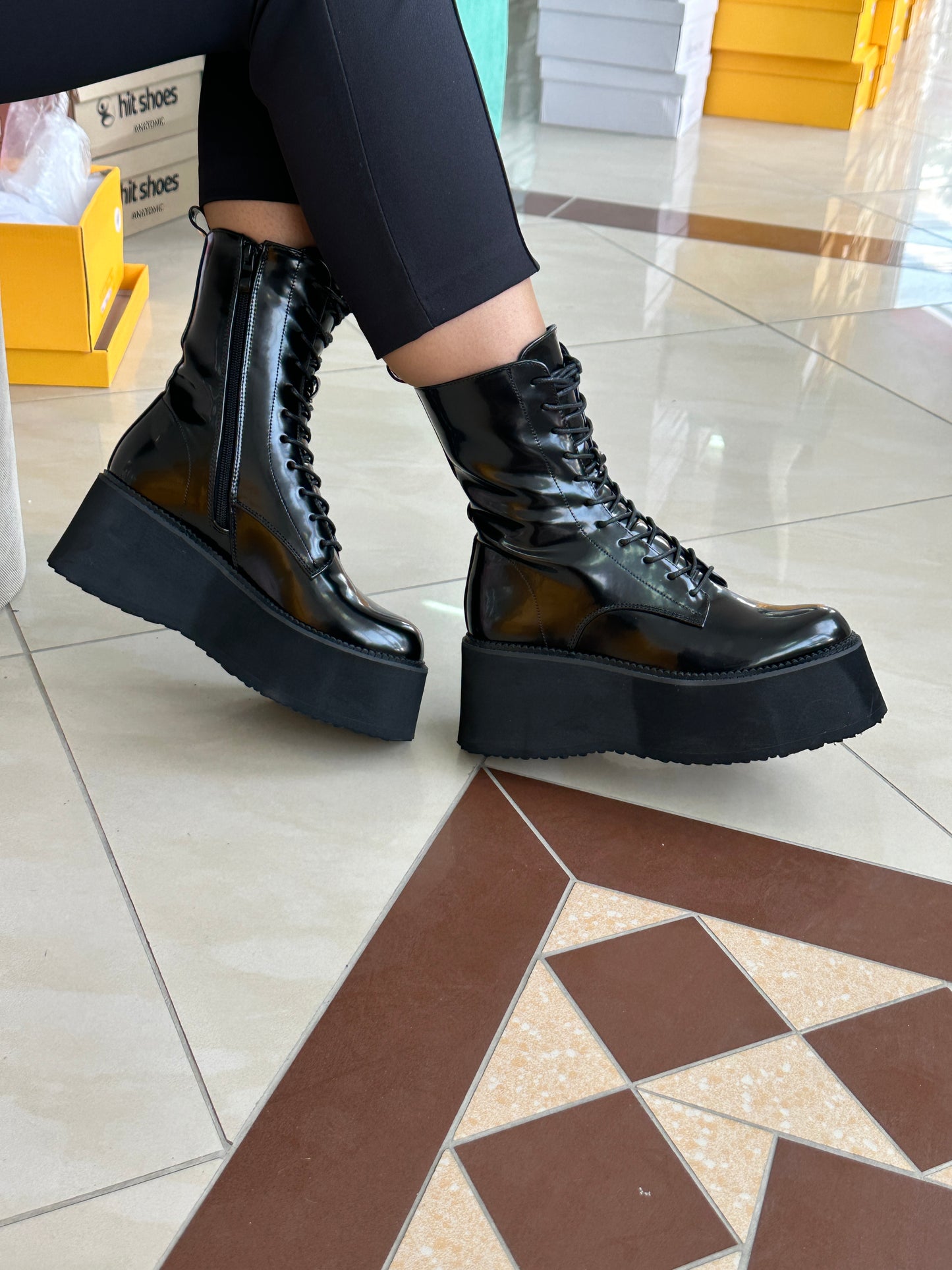 Qizme për femra SH031